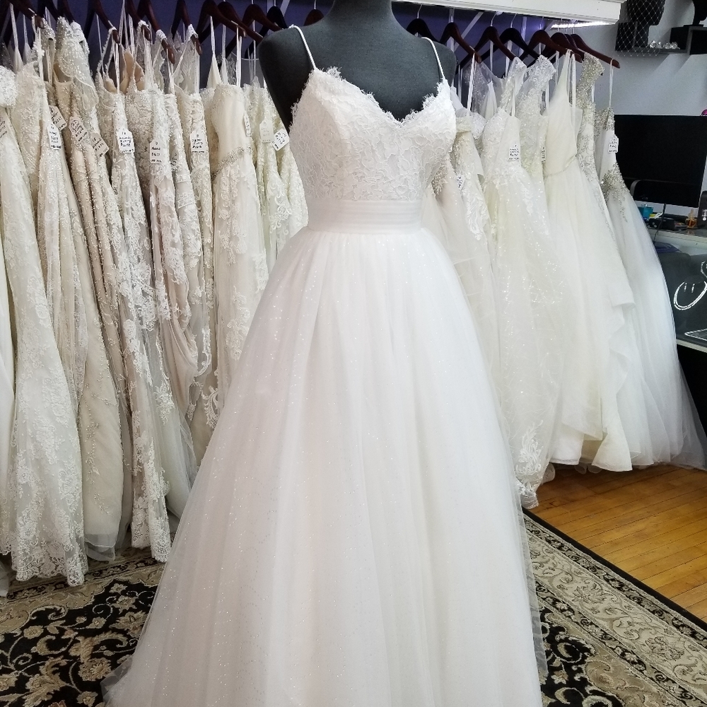 Sophia and Camilla Ivory Size 14 Lace and Tulle Ballgown Wedding Dress